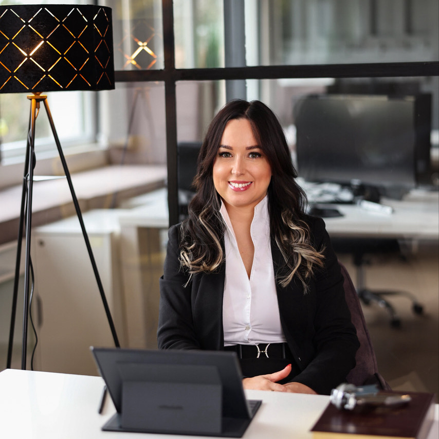 nők a befektetés világában, női vállalkozók, nők, ügyvéd, Bitai Zsófia